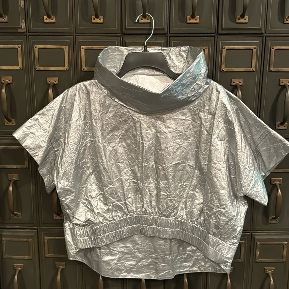 Etna Maar metallic top
